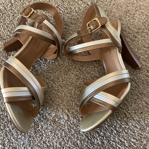 Forever.   Heels. Gold bronze and silver.  Size 8. Like new - Picture 5 of 8